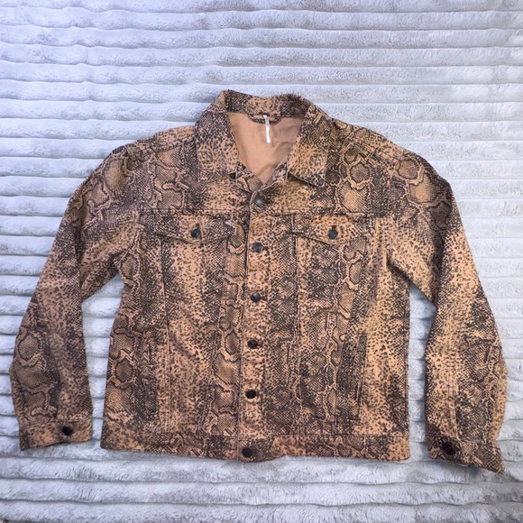 Free People Jacket Womens Medium Trucker Brown Snake Print Denim Button‎ Front - Picture 4 of 9